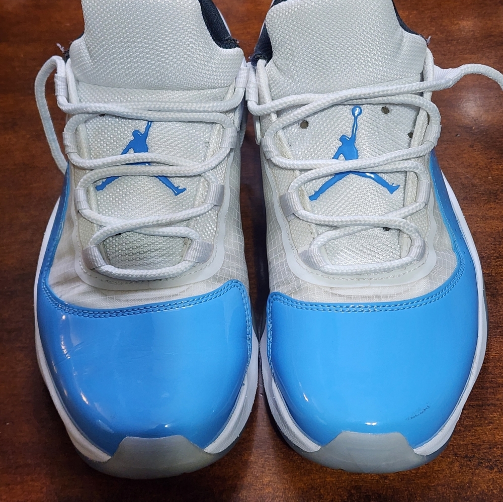 Mens Air Jordans 11 CMFT Low UNC  Blue and White Athletic Shoes SZ.8